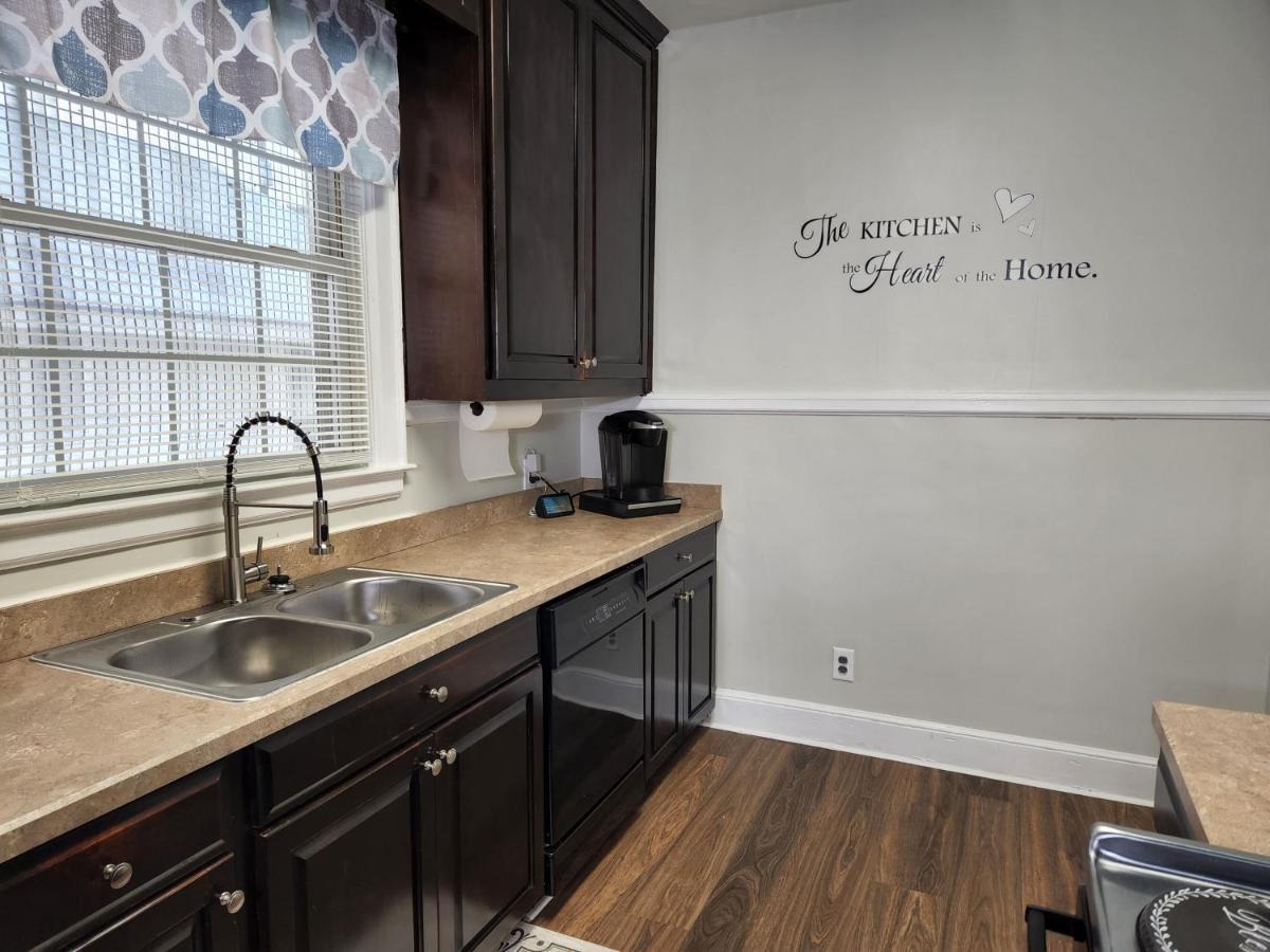 Spacious Centrally Located 3 Bed 2 Bath - Sleeps 8 Montgomery Exterior photo